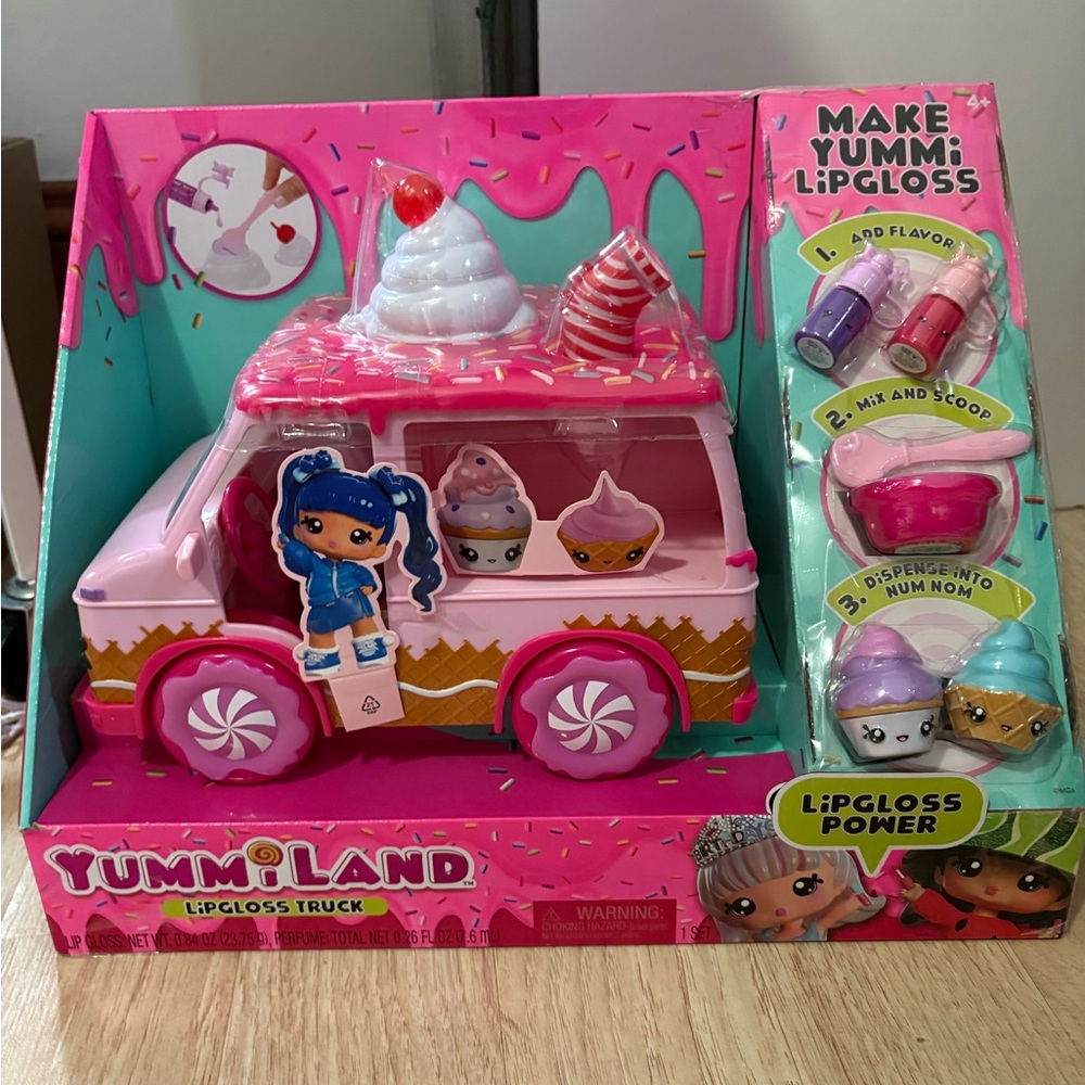 Yummiland Pink Lipgloss Truck Playset with Dessert Accessories